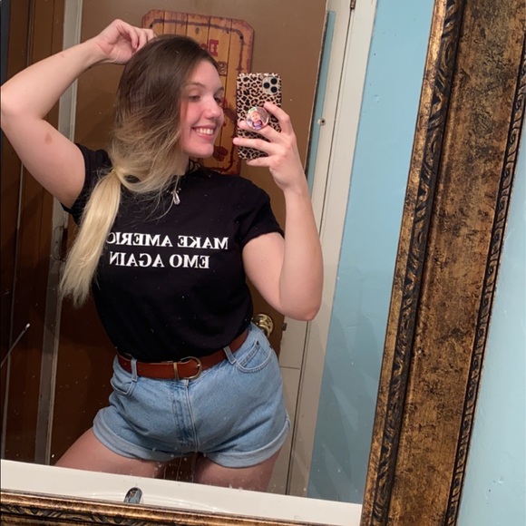 Meet your Posher, Natalea - Picture 2 of 3